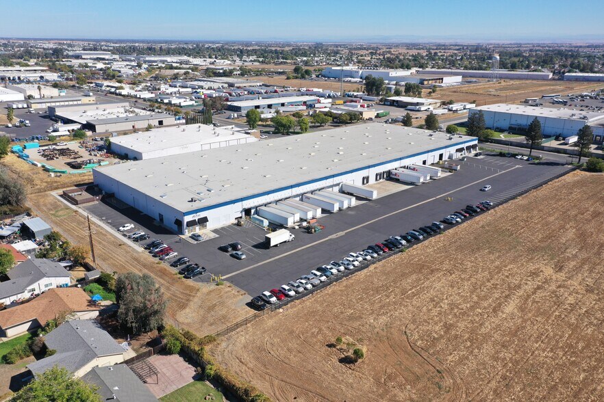 More Photos Of 7728 Wilbur Way, Sacramento Warehouse For Lease