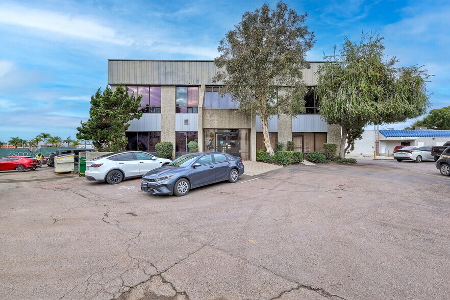 More Photos Of 5959 Mission Gorge Rd, San Diego Office For Sale