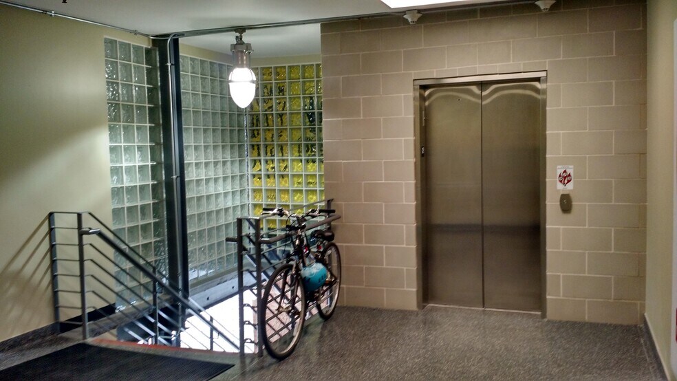 More Photos Of 1700 W Hubbard St, Chicago Light Distribution For Lease