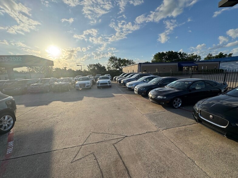 More Photos Of 3001 Alta Mere Dr, Fort Worth Auto Dealership For Lease