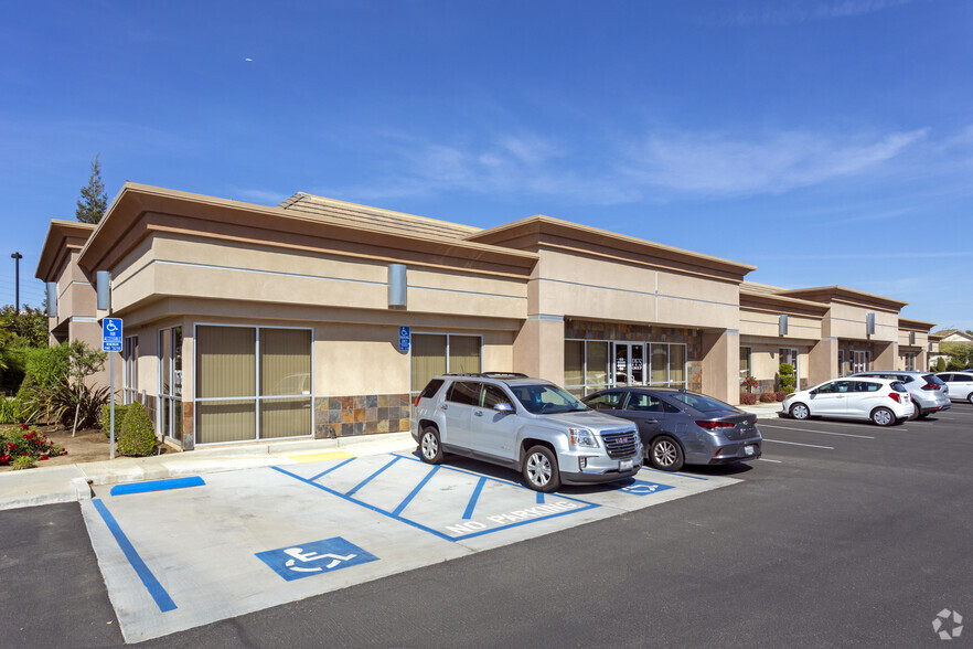 Primary Photo Of 7676 N Palm Ave, Fresno Office For Lease