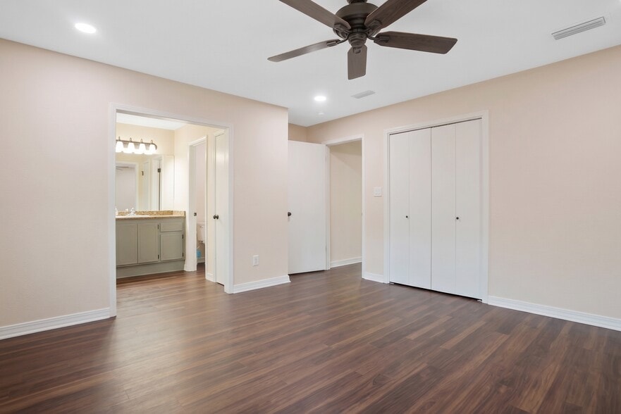 More Photos Of 6904 Fairfield Dr, Pensacola Office For Sale