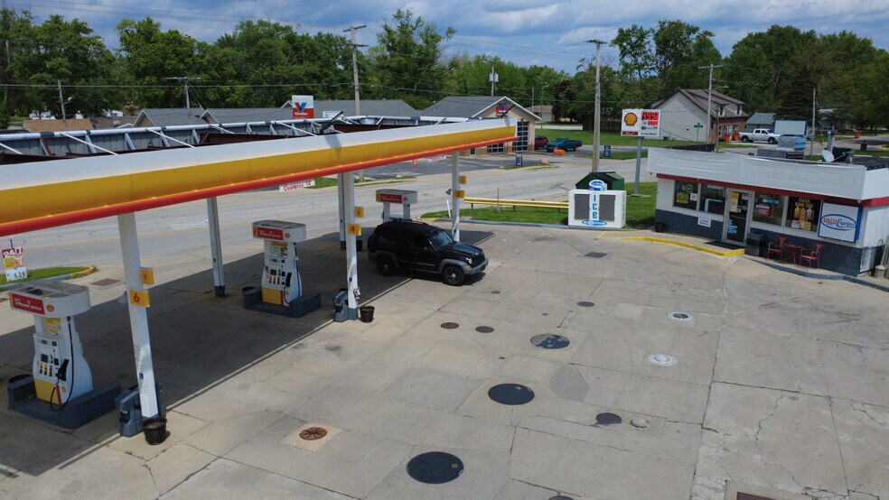 More Photos Of 843 N Main St, Monticello Service Station For Sale