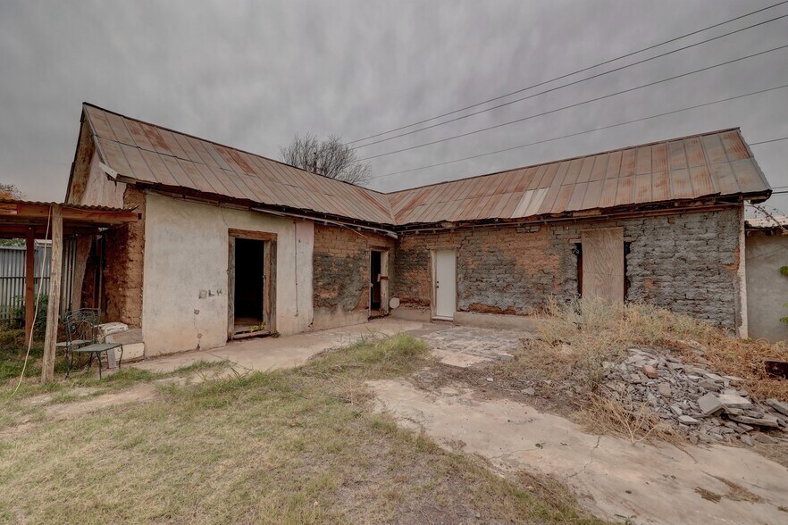 More Photos Of 200 W Murphy St, Alpine Flex For Sale