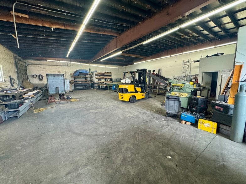 More Photos Of 7341 Atoll Ave, North Hollywood Warehouse For Lease