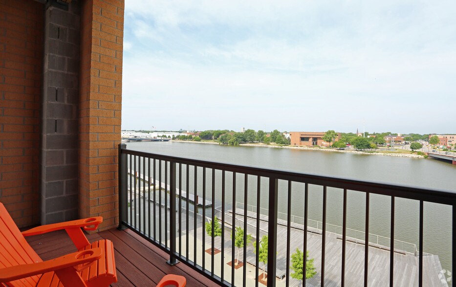 More Photos Of 401 N Washington St, Green Bay Apartments For Sale