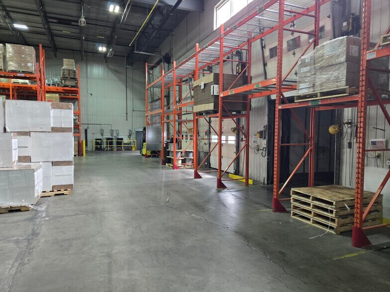 More Photos Of 550 Boul Lemire, Drummondville Light Distribution For Sale