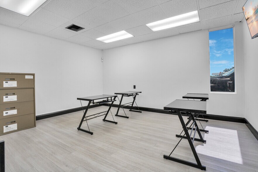 More Photos Of 120 W Carroll St, Kissimmee Industrial For Sale