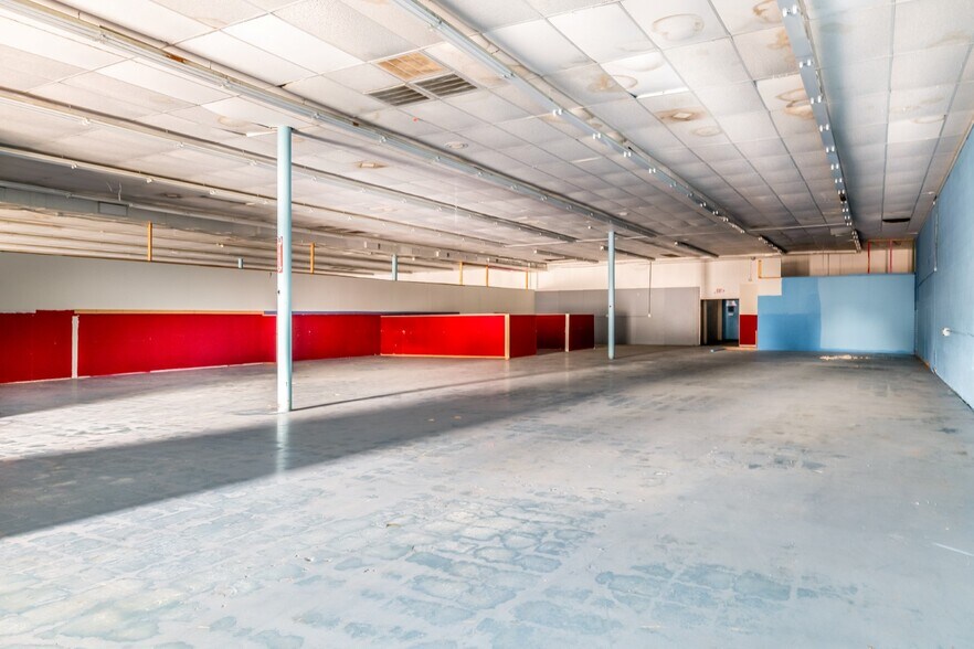 More Photos Of 3719-3815 Blanco Rd, San Antonio Storefront For Sale