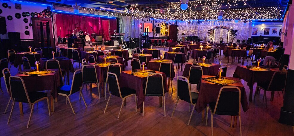 Primary Photo Of 22 Ash Swamp Rd, Newmarket Theater Concert Hall For Lease