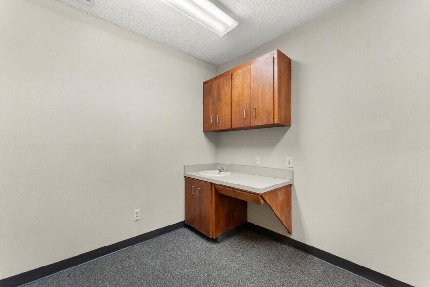 More Photos Of 4150 Nelson Rd, Lake Charles Healthcare For Lease