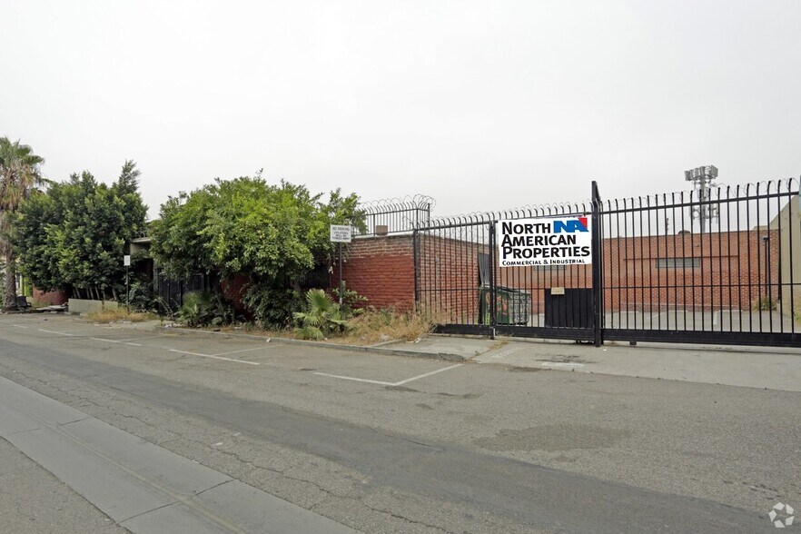 More Photos Of 2840 E 11th St, Los Angeles Warehouse For Lease