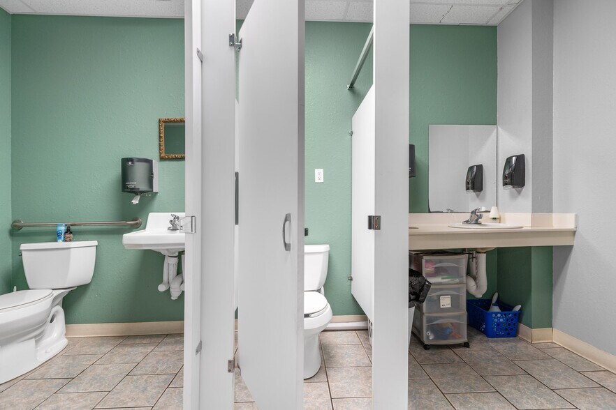 More Photos Of 140 NE Yellow Pine Ave, Madison Restaurant For Sale