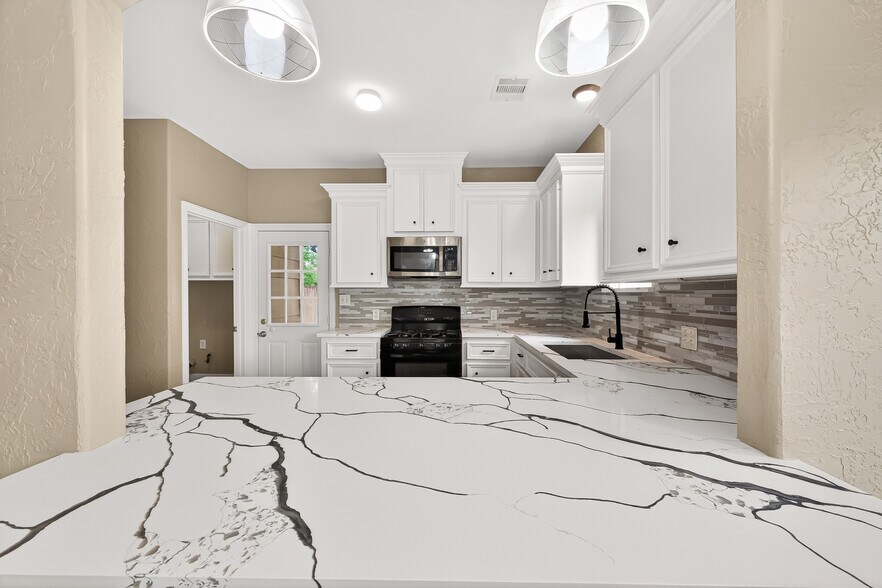 More Photos Of 14134 Packard St, Houston Specialty For Sale