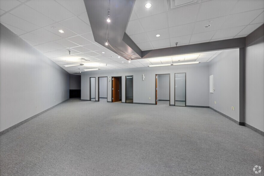 More Photos Of 7920 Elmbrook Dr, Dallas Research And Development For Lease