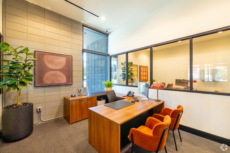 More Photos Of 21010 Erwin St, Woodland Hills Apartments For Lease
