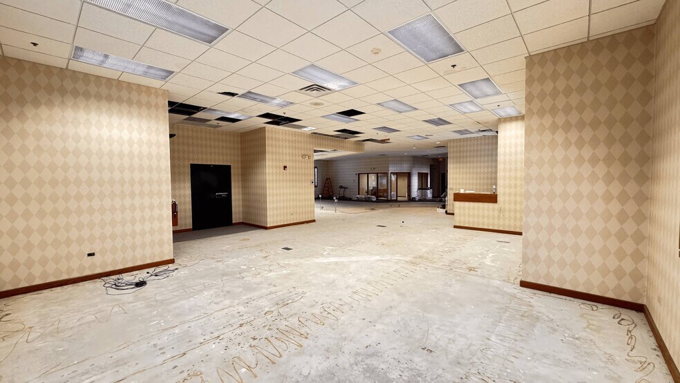 More Photos Of 2429 Randall Rd, Carpentersville Storefront Retail Office For Lease
