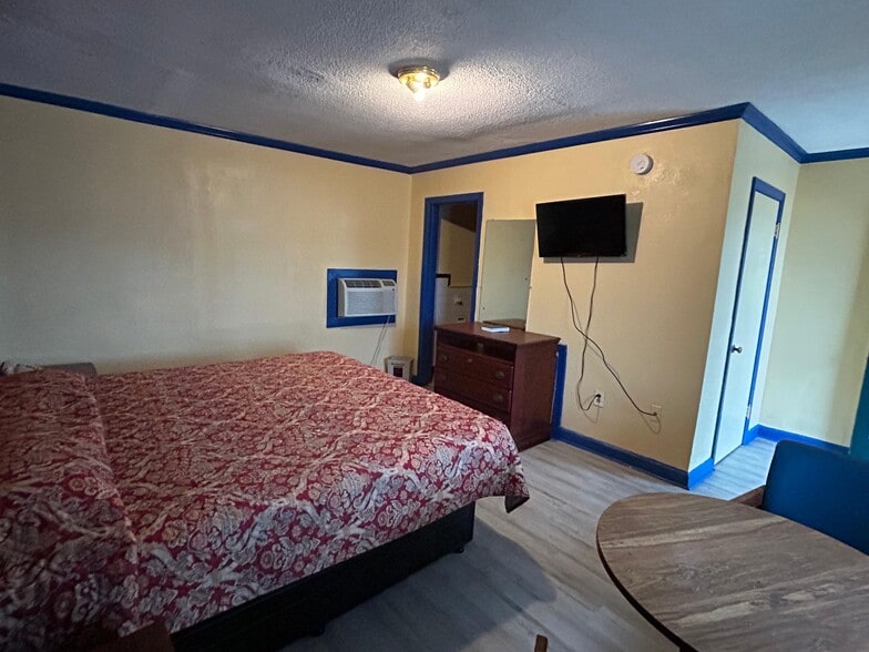 More Photos Of 7920 US Highway 51 N, Millington Hotel For Sale