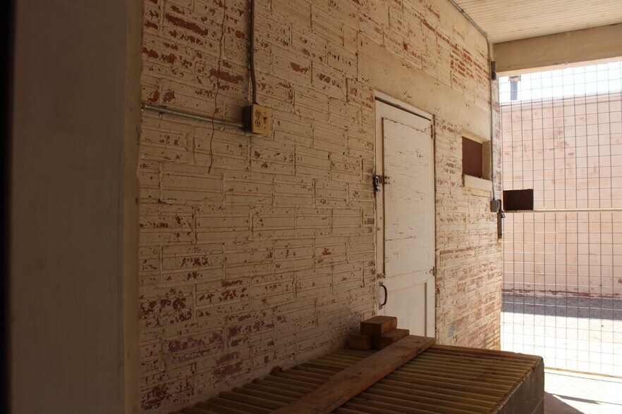 More Photos Of 806 9th St, Woodward Warehouse For Sale