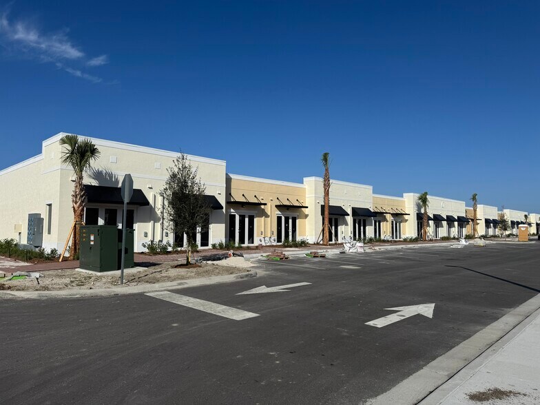 More Photos Of 205 Coastal Ln, West Melbourne Warehouse For Lease