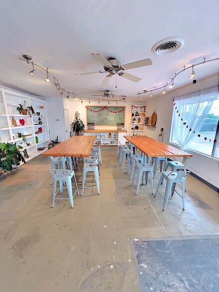 More Photos Of 2223 Falcon Rd, Altus Restaurant For Lease