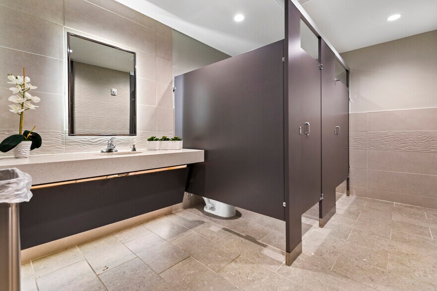 More Photos Of 3100 Edloe St, Houston Unknown For Lease