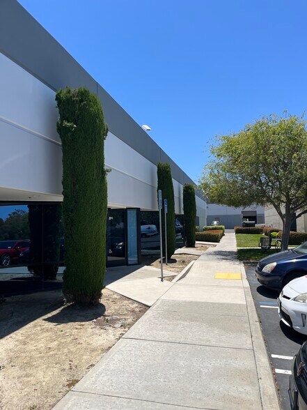 More Photos Of 1386 Poinsettia Ave, Vista Manufacturing For Lease