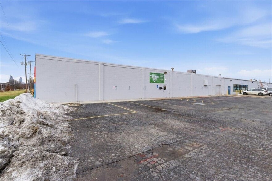 More Photos Of 3415 W Broadway, Council Bluffs General Retail For Lease