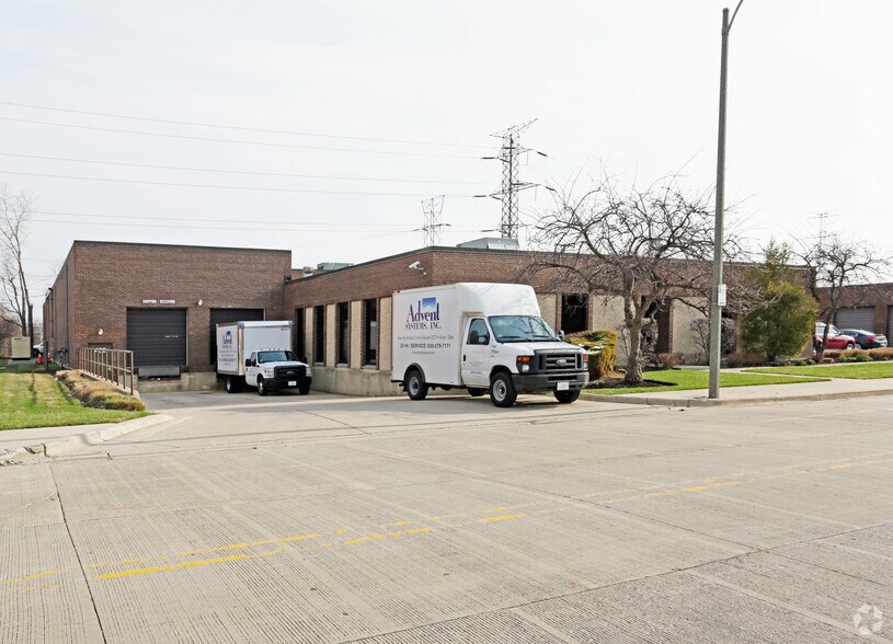 More Photos Of 435 W Fullerton Ave, Elmhurst Light Manufacturing For Sale