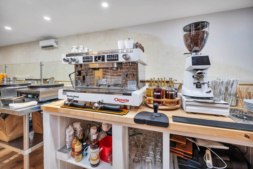 More Photos Of 1514 Newcastle St, Brunswick Storefront For Sale