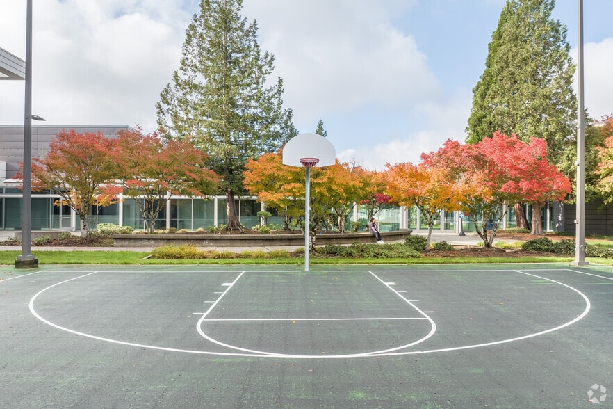 More Photos Of 18110 SE 34th St, Vancouver Light Distribution For Lease