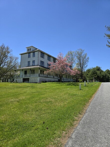 More Photos Of 24 Washington Lake Rd, Yulan Specialty For Sale