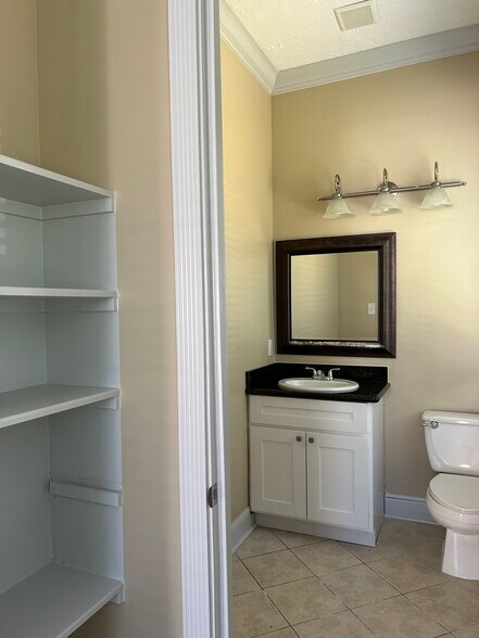 More Photos Of 12820 Willow Centre Dr, Houston Medical For Lease