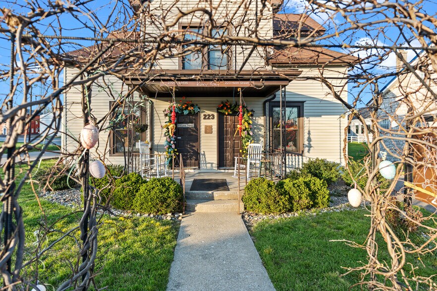 More Photos Of 223 Helm St, Elizabethtown General Retail For Sale