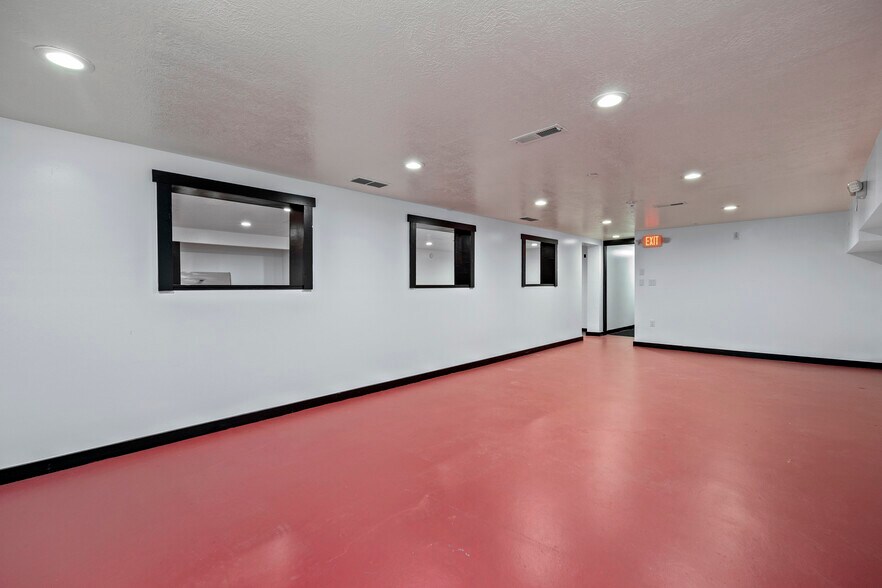 More Photos Of 8741 W Ridge Rd, Elyria General Retail For Sale