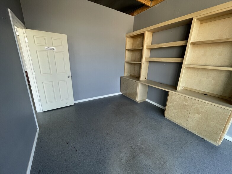 More Photos Of 22820 Interstate 45, Spring Unknown For Lease