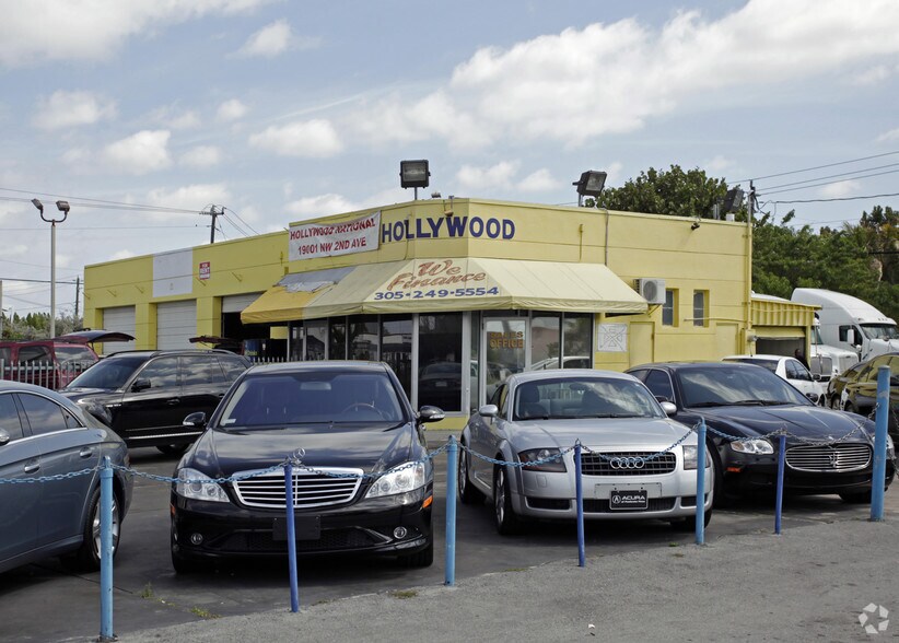 More Photos Of 19001 NW 2nd Ave, Miami Auto Dealership For Lease