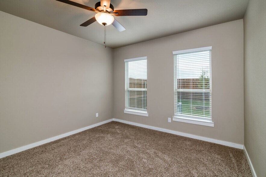 More Photos Of 632 Harvest Moon Dr, Venus Multifamily For Sale