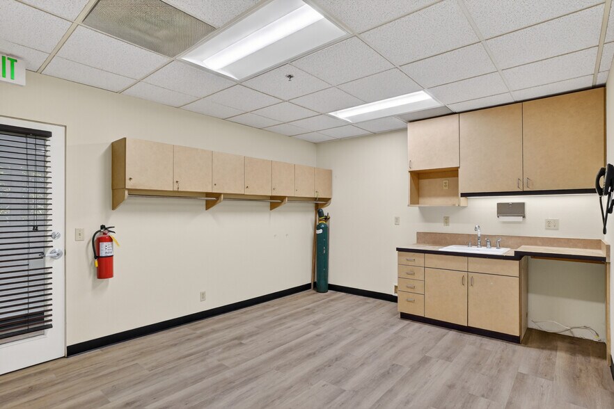 More Photos Of 4095 SW 144th Ave, Beaverton Medical For Lease