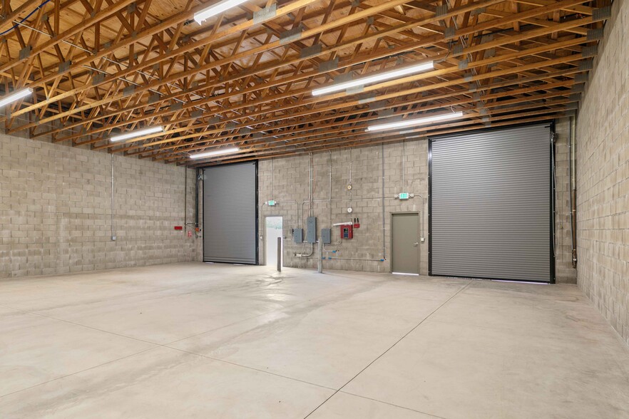 More Photos Of 12581 Branford St, Pacoima Manufacturing For Lease