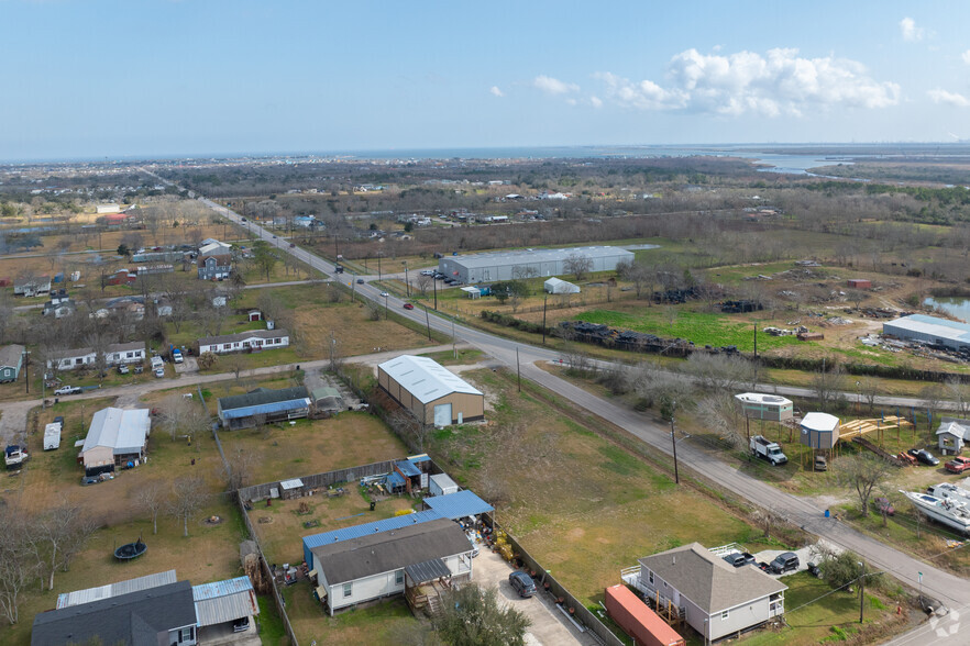 More Photos Of 942 Paulette Ln, San Leon Distribution For Sale