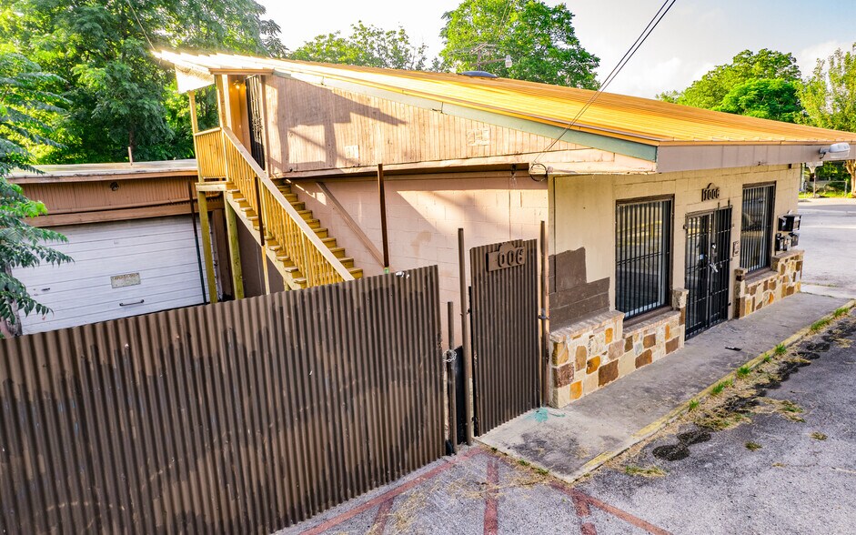 More Photos Of 1006 West Ave, San Antonio Freestanding For Sale