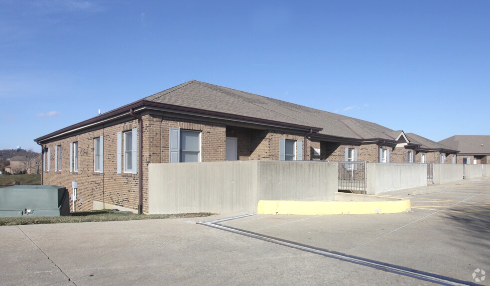 More Photos Of 860 NW Washington Blvd, Hamilton Medical For Lease