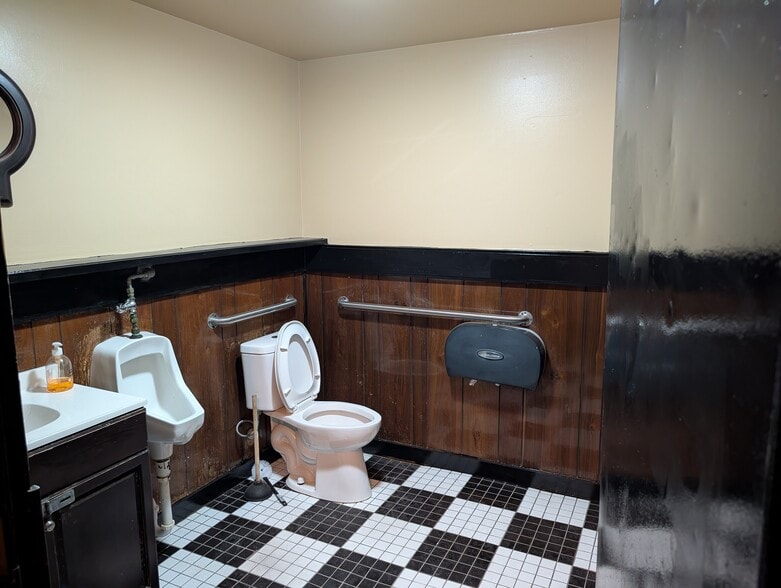 More Photos Of 367 Freedom Way, Jacksonville General Retail For Sale