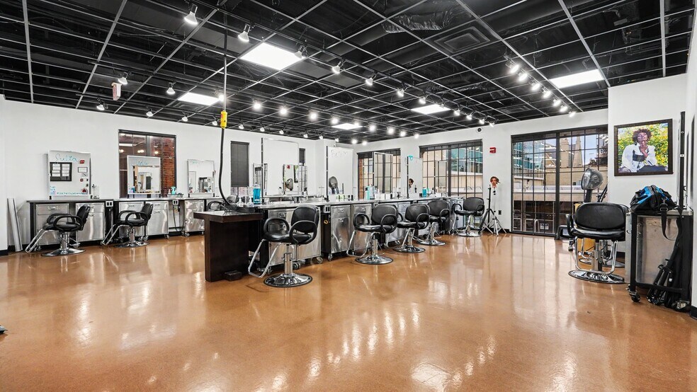 More Photos Of 333 Maynard St, Ann Arbor Office For Sale