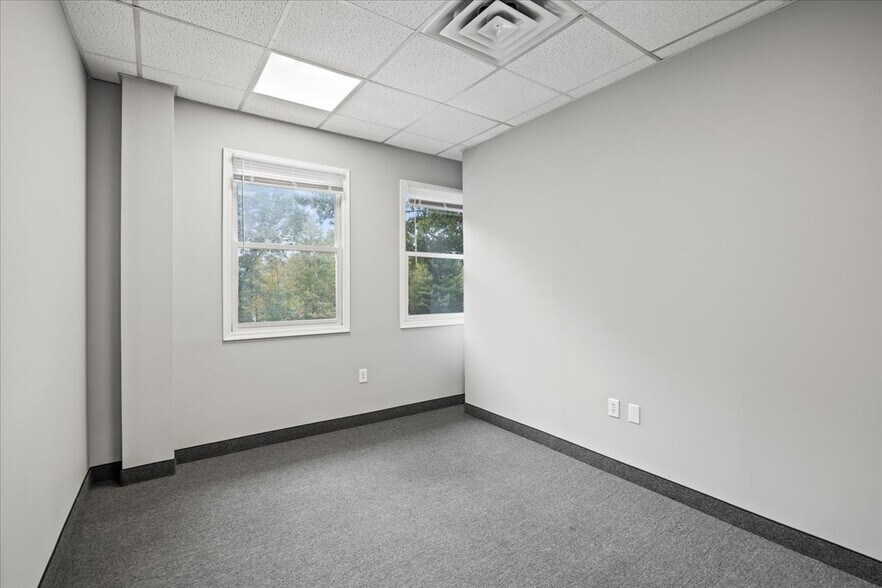 More Photos Of 59 E Mill Rd, Long Valley Office For Sale