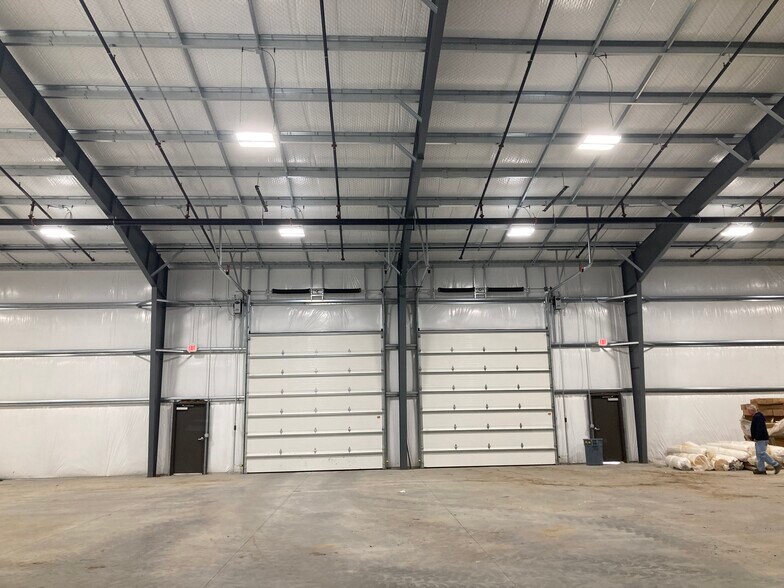 More Photos Of 6717 NE 15th St, Des Moines Warehouse For Lease
