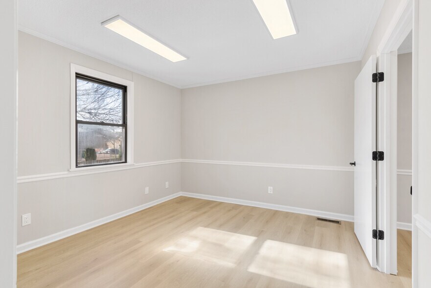 More Photos Of 130 Emmitt Ave, Madison Office Residential For Sale
