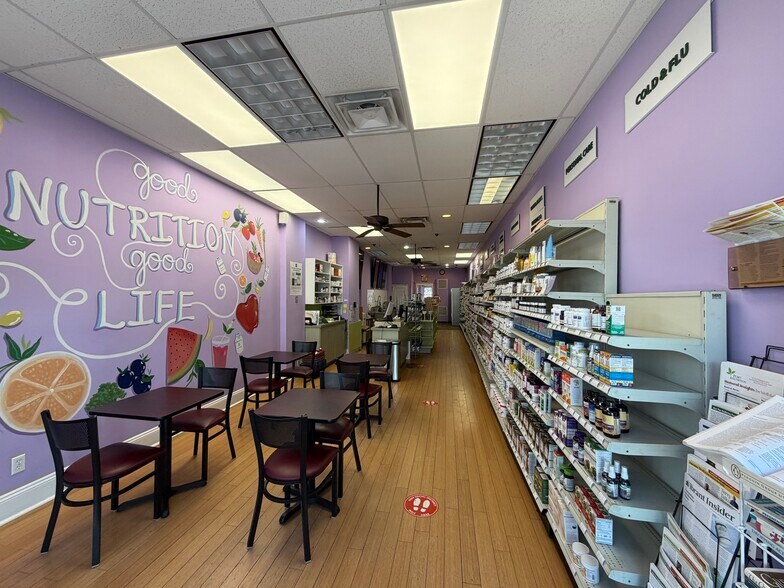 More Photos Of 927 Port Washington Blvd, Port Washington Storefront Retail Office For Lease