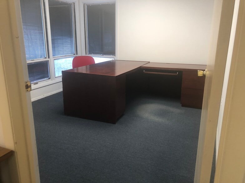 More Photos Of 170 Changebridge Rd, Montville Office For Sale